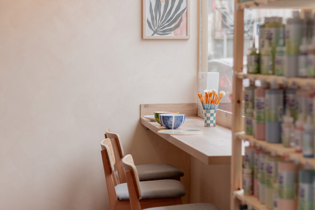 Convivialité au rendez-vous dans notre café artistique à Rouen