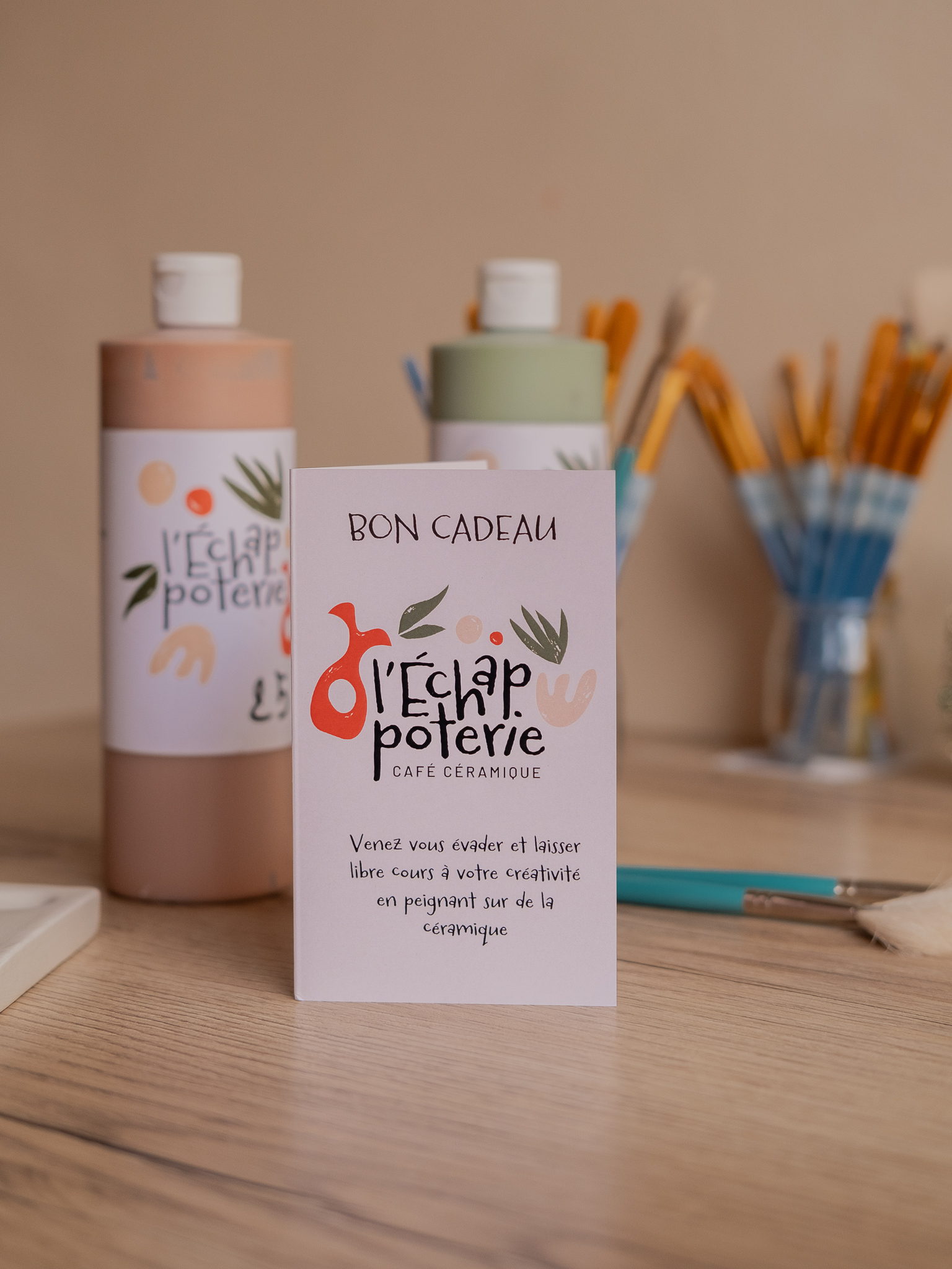 Offrez un bon cadeau pour une session peinture sur céramique à l'Échappoterie